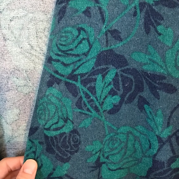 💕LuLaRoe Floral Sarah Sweater - Picture 3 of 5